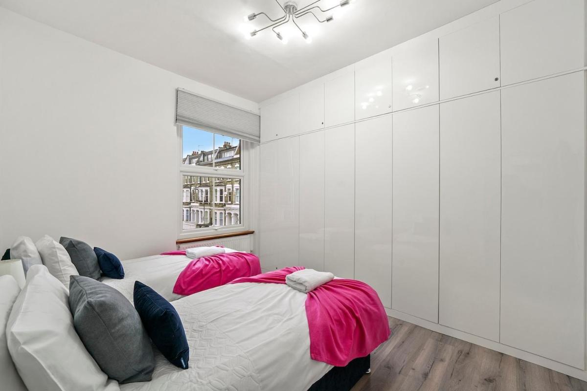 Stylish In Private Roof Terrace Apartment