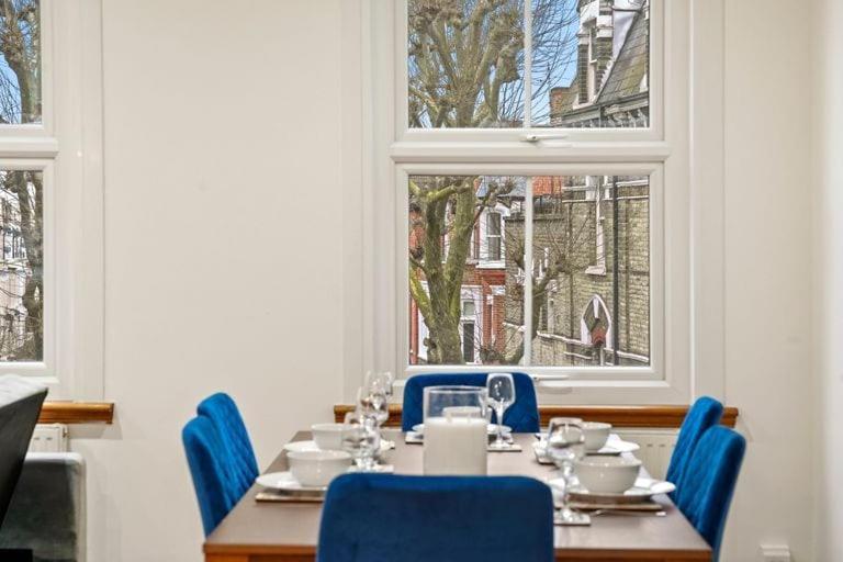 Stylish In Private Roof Terrace Apartment