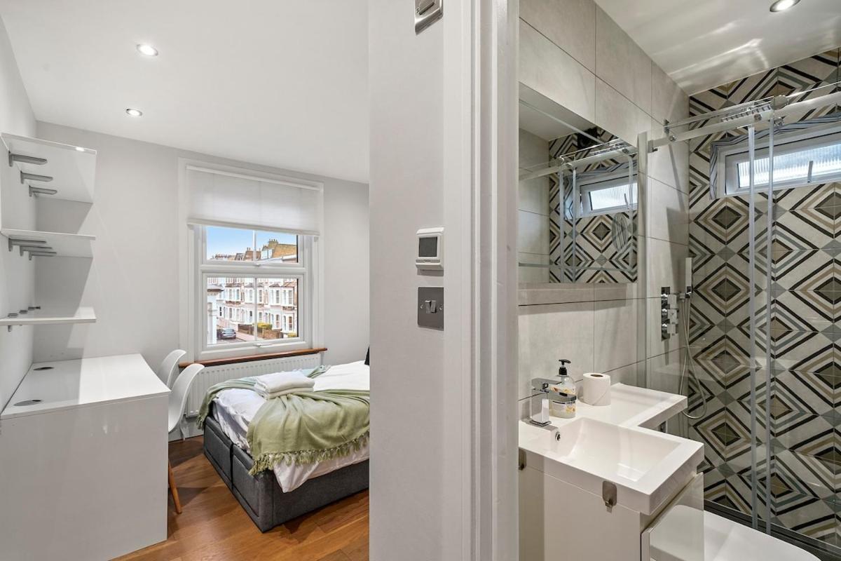 Stylish In Private Roof Terrace Apartment London