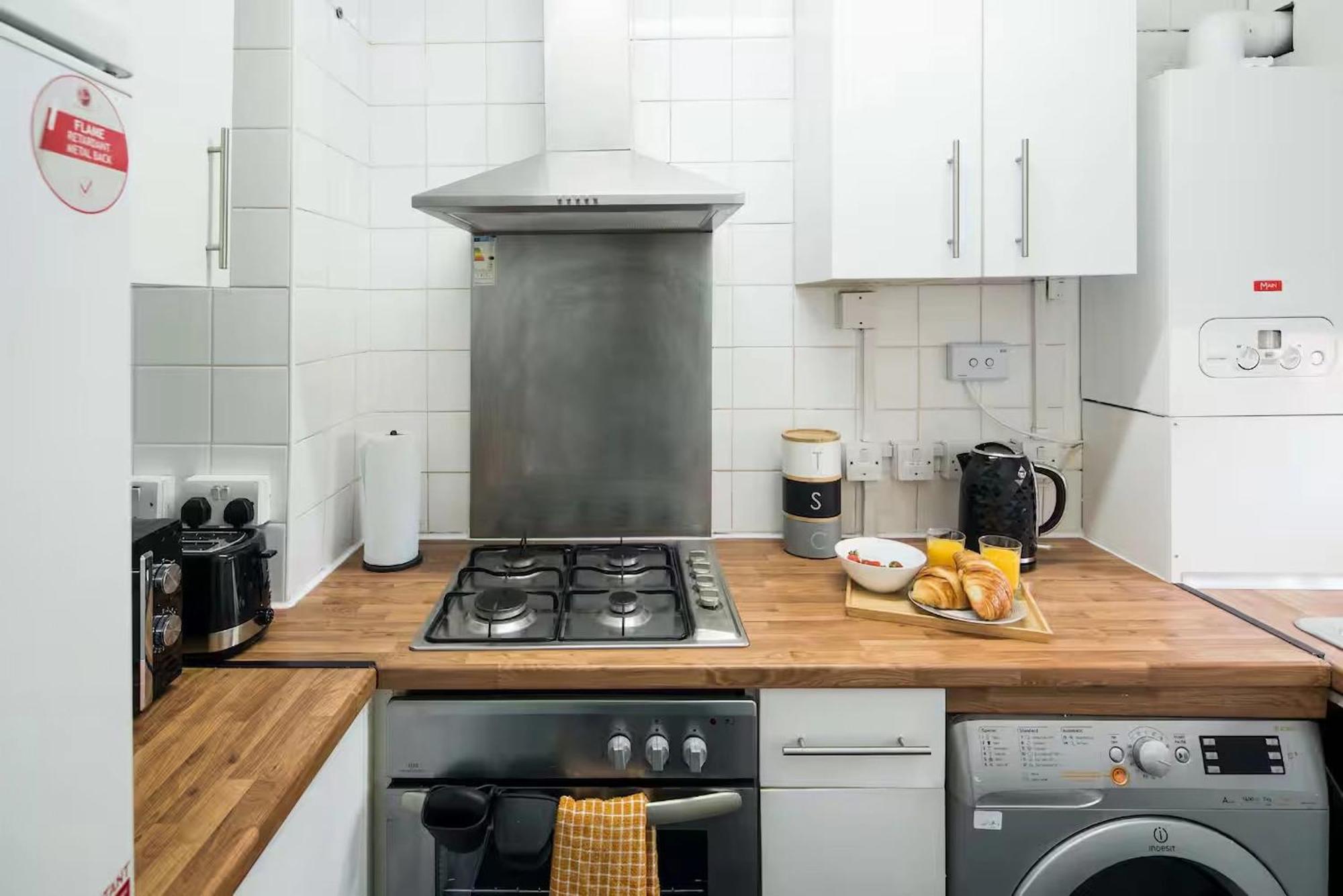 Sunny 2b-1b Flat Nr Borough Market, Londen