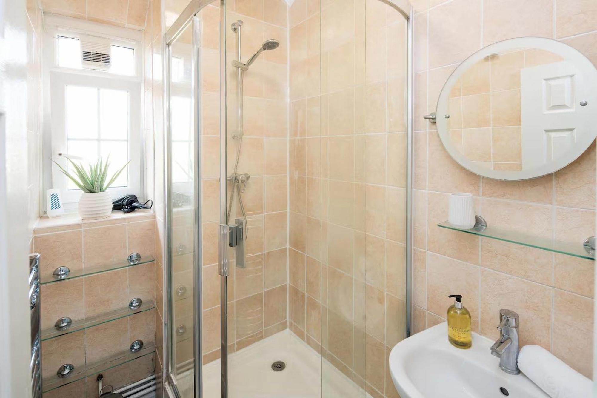 Sunny 2b-1b Flat Nr Borough Market, * Londen