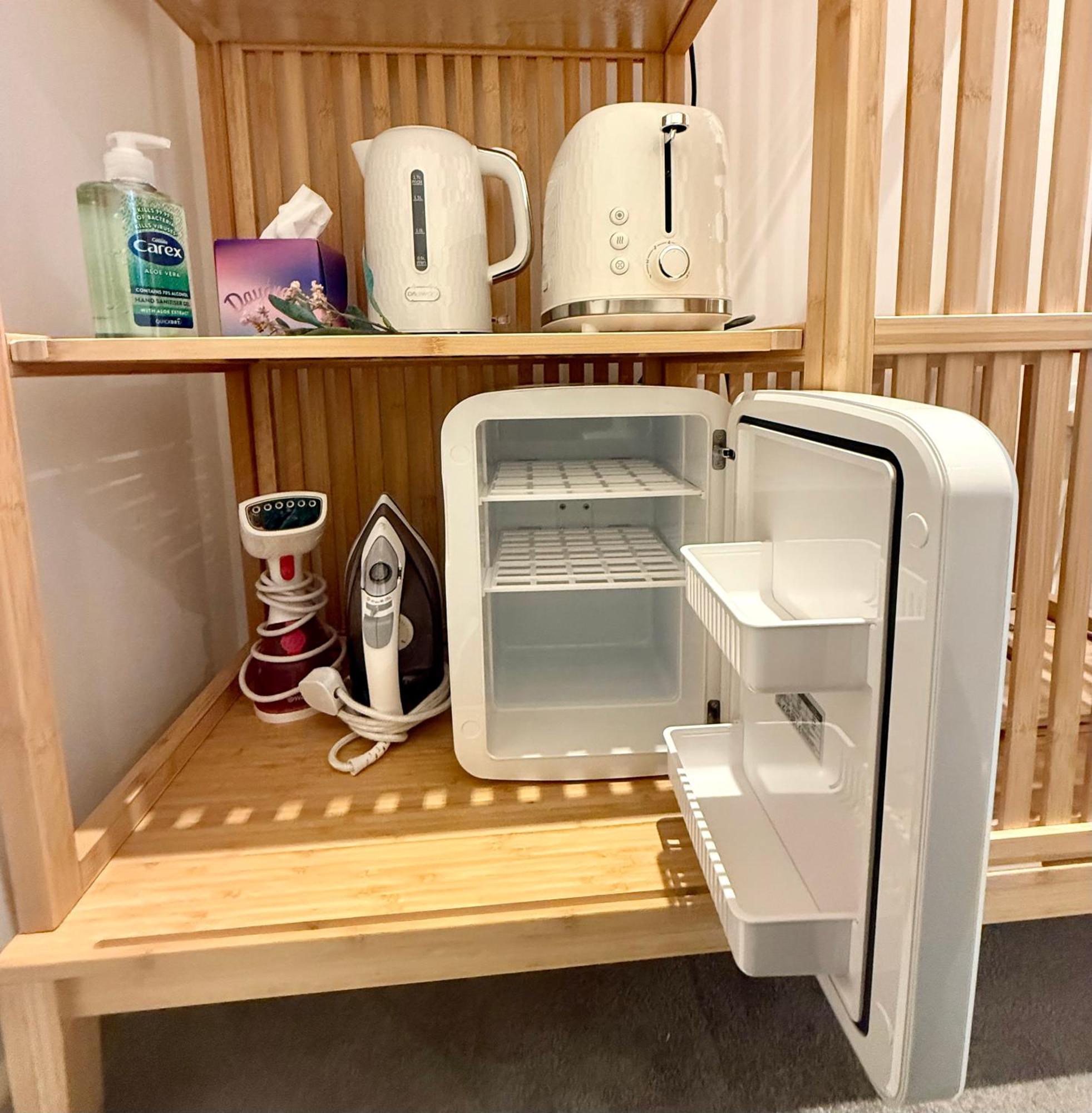Near Airport Dog Lovers Welcome * London