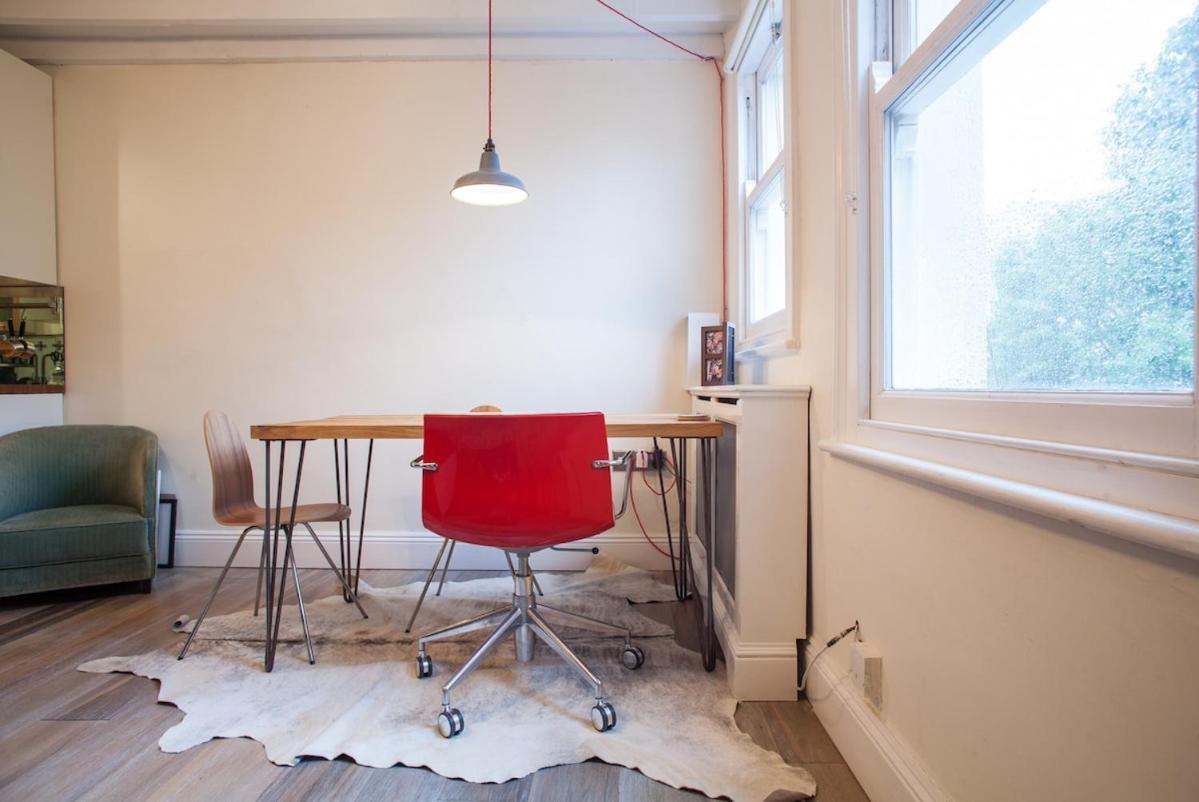 Charming Floor In Earls Court Apartment *