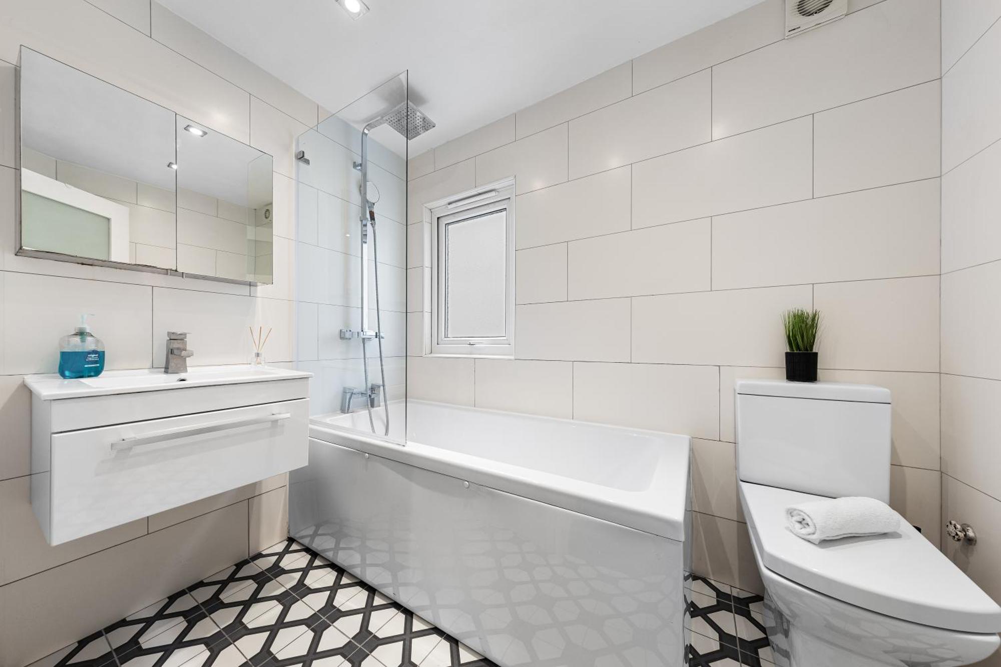 2bed1bath Flat-muswell Hill N10 *