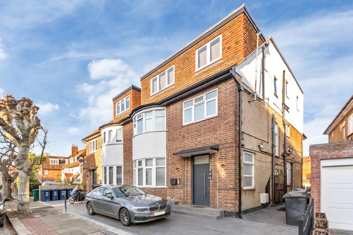 Modern - Golders - Near Station London