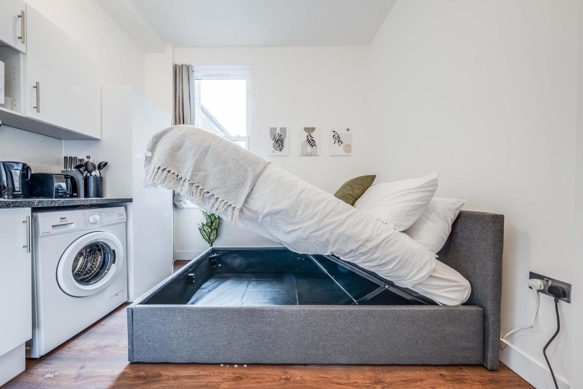Camberwell High Spec 6-studio Unit Block Apartment *
