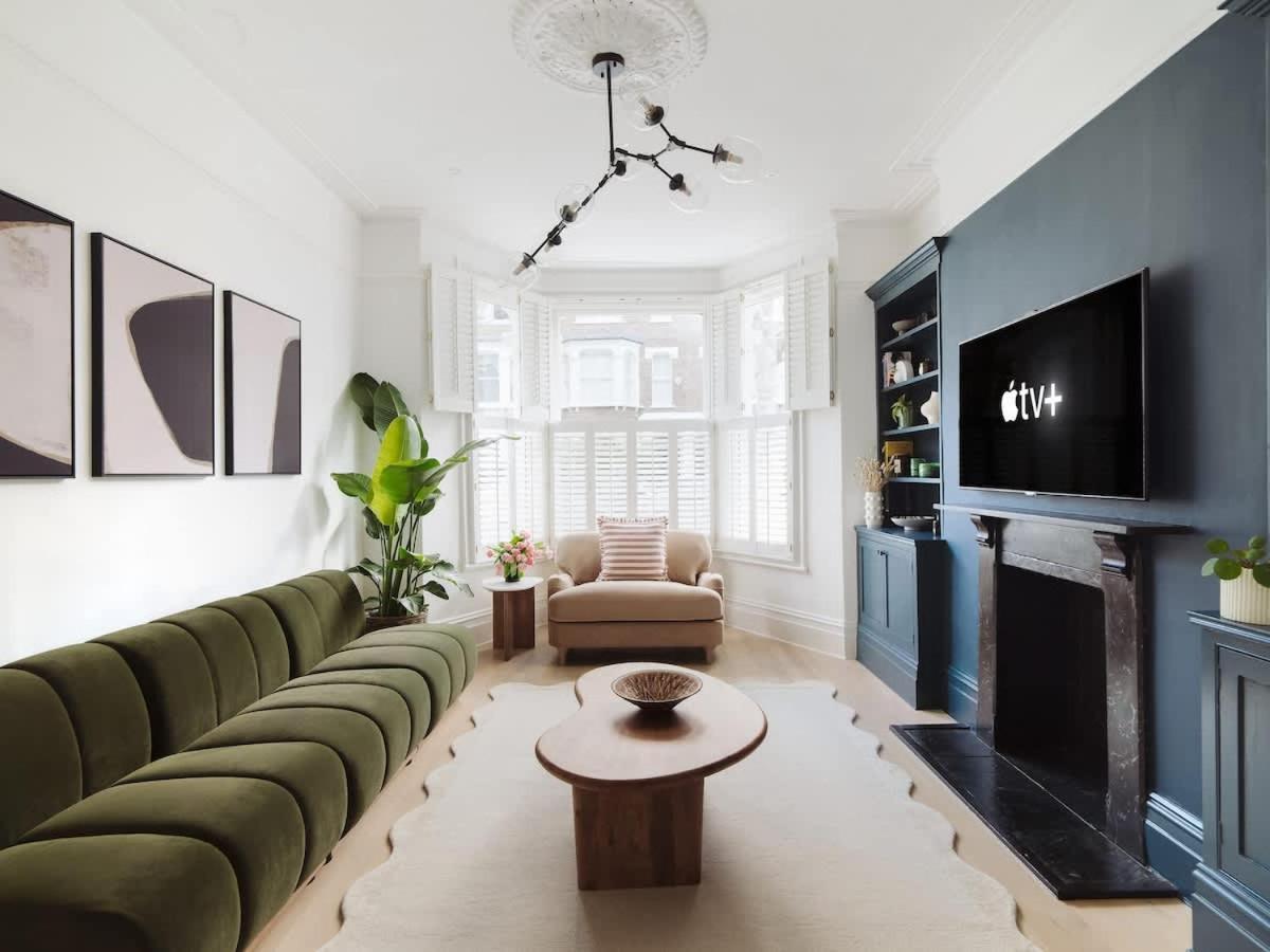 Luxury 5-bedroom Town House In Brook