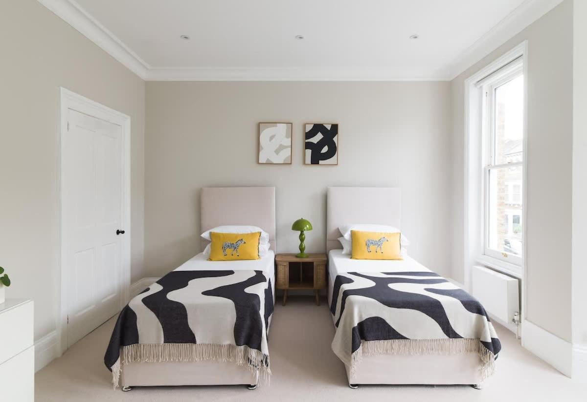 Luxury 5-bedroom Town House In Brook *