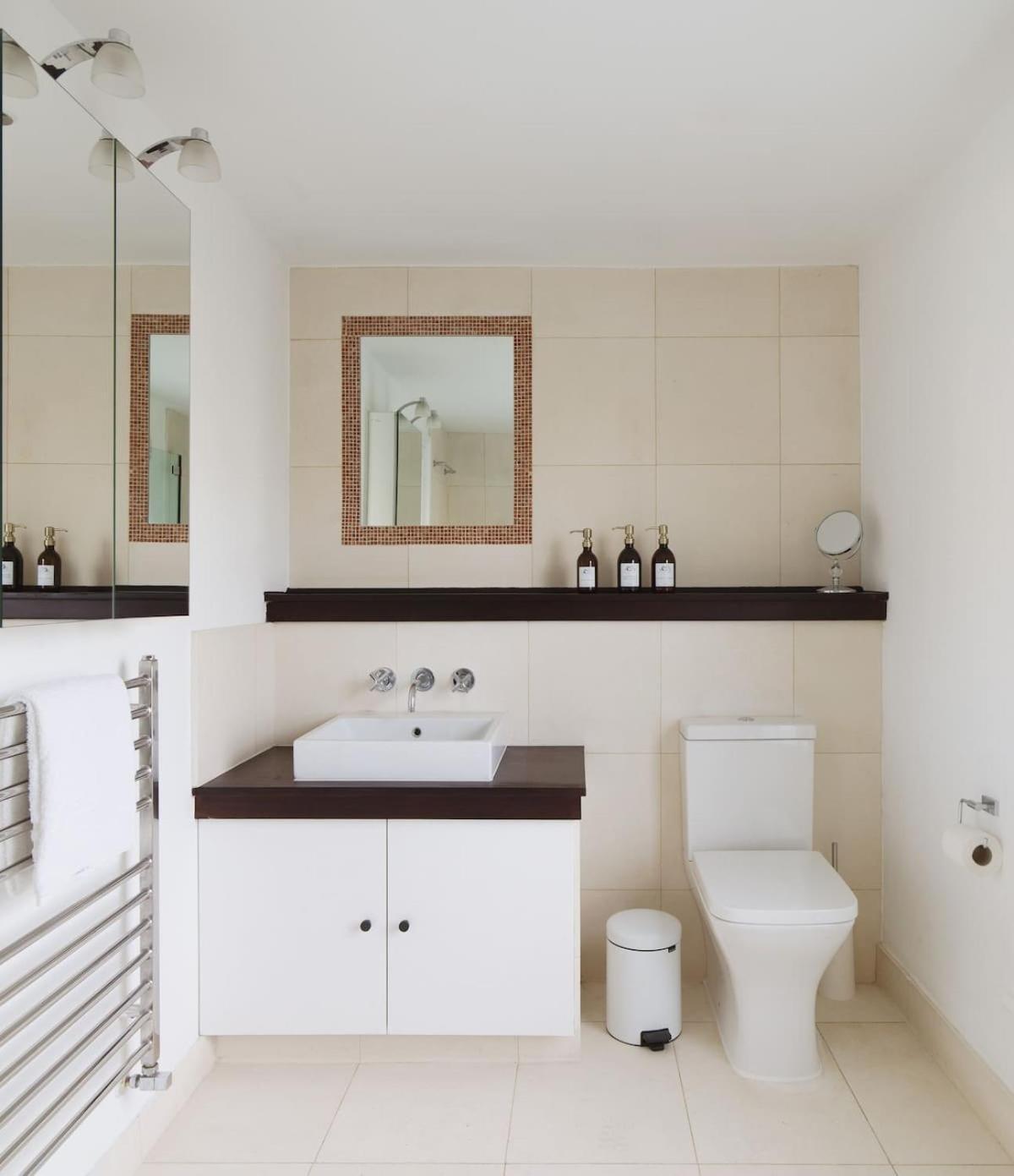 Luxury 5-bedroom Town House In Brook