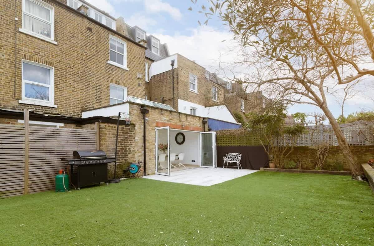 Holiday home Luxury 5-bedroom Town House In Brook *
