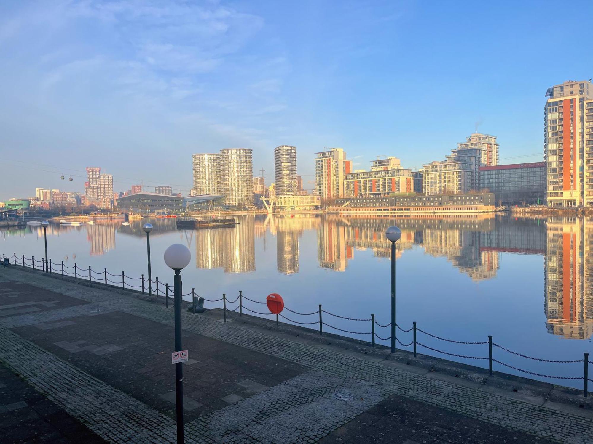 Appartement Panoramic Docklands With Waterfront Views Londen