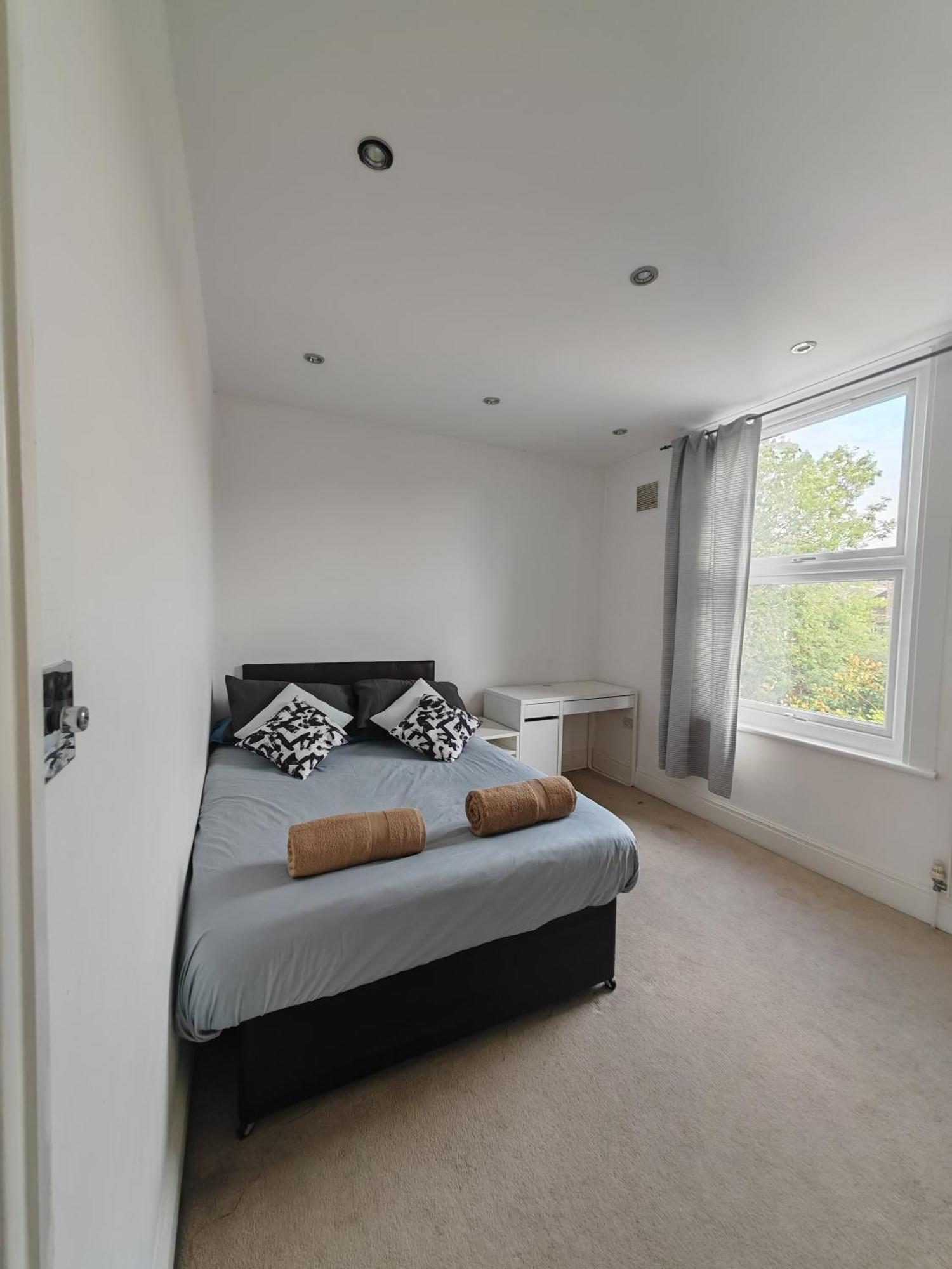 Apartment Spacious 3bedroom Flat London