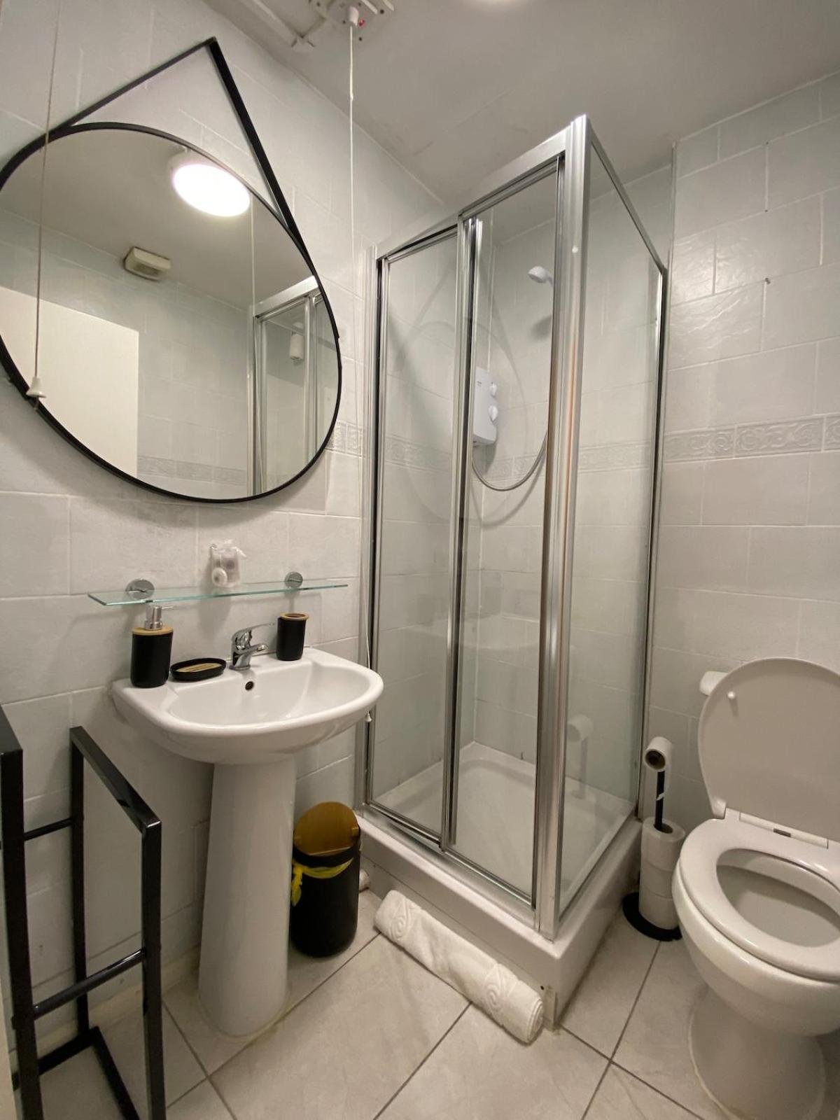 Modern Flat In Apartment London