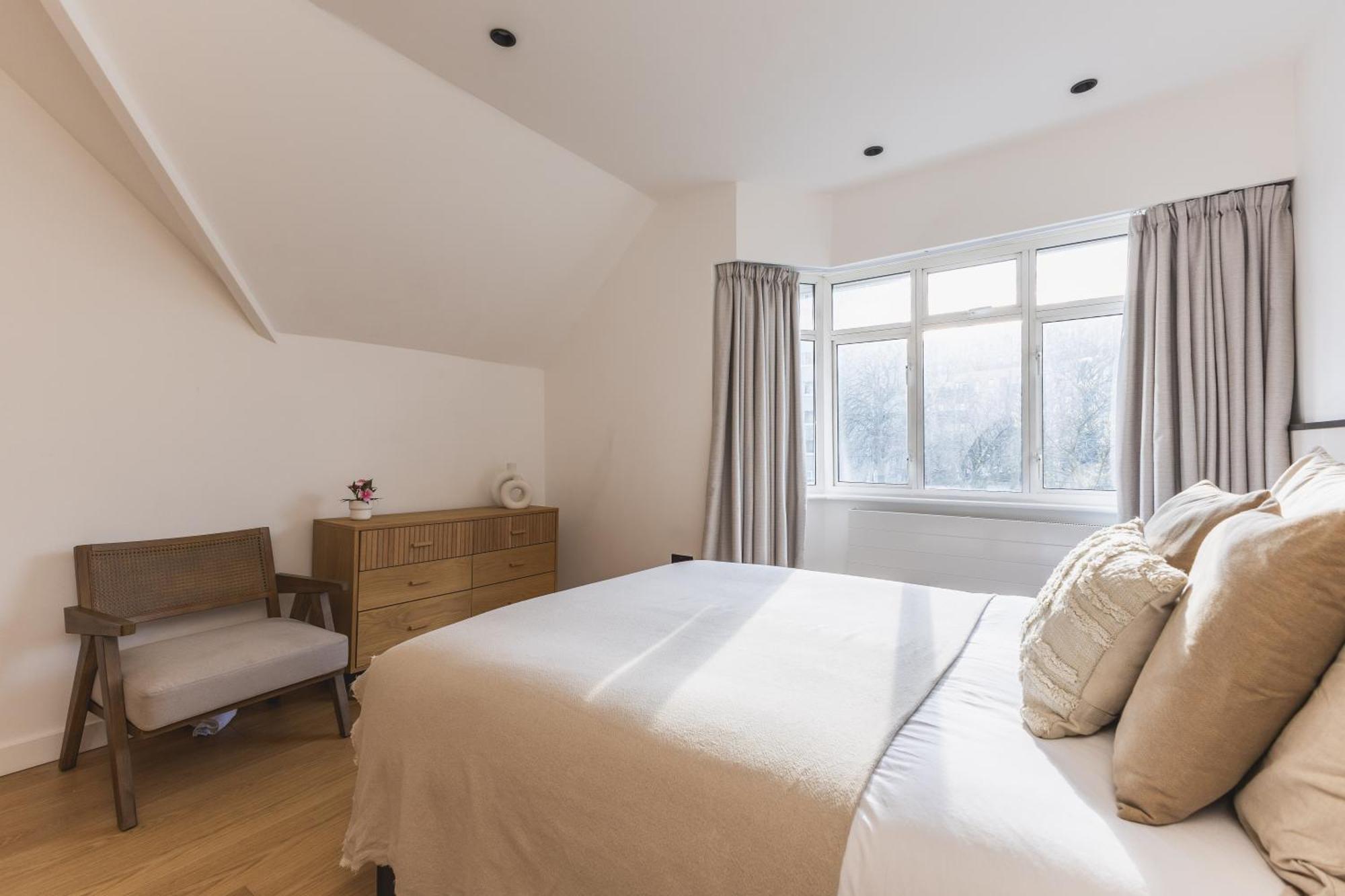 Upscale House In Acton East Apartment