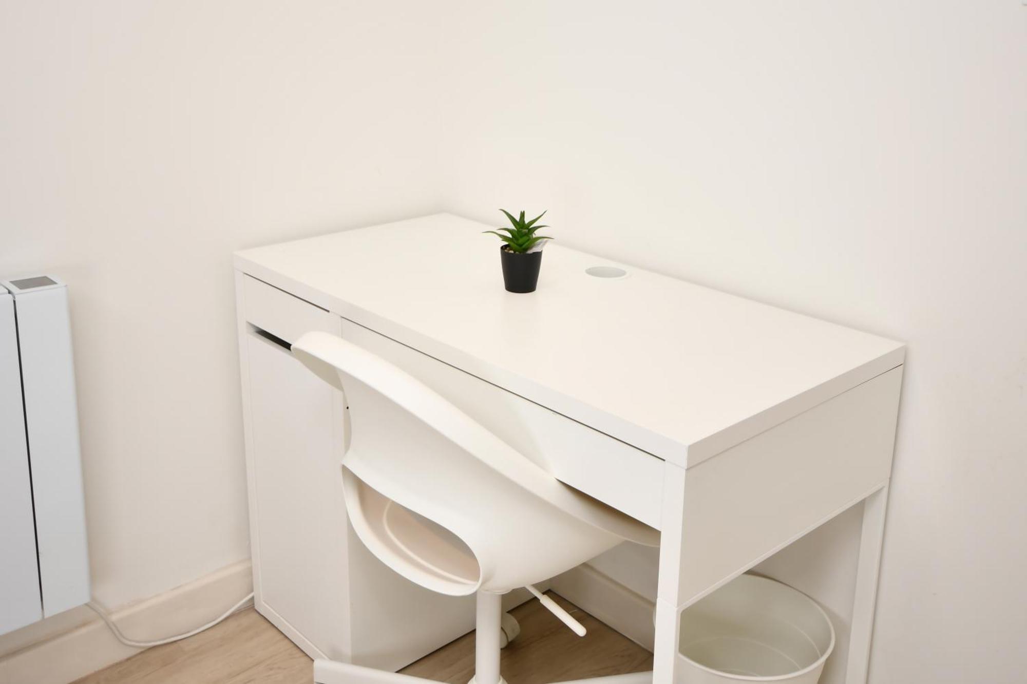 Gasthuis Morden Stratford 2 With Shared Bathroom *