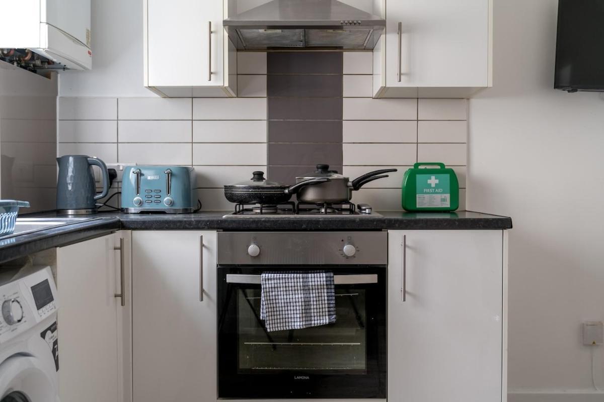 Apartment Canning Town 4 Bed Flat Sleeps 7- For Groups, Families And Contractors- With Free Parking