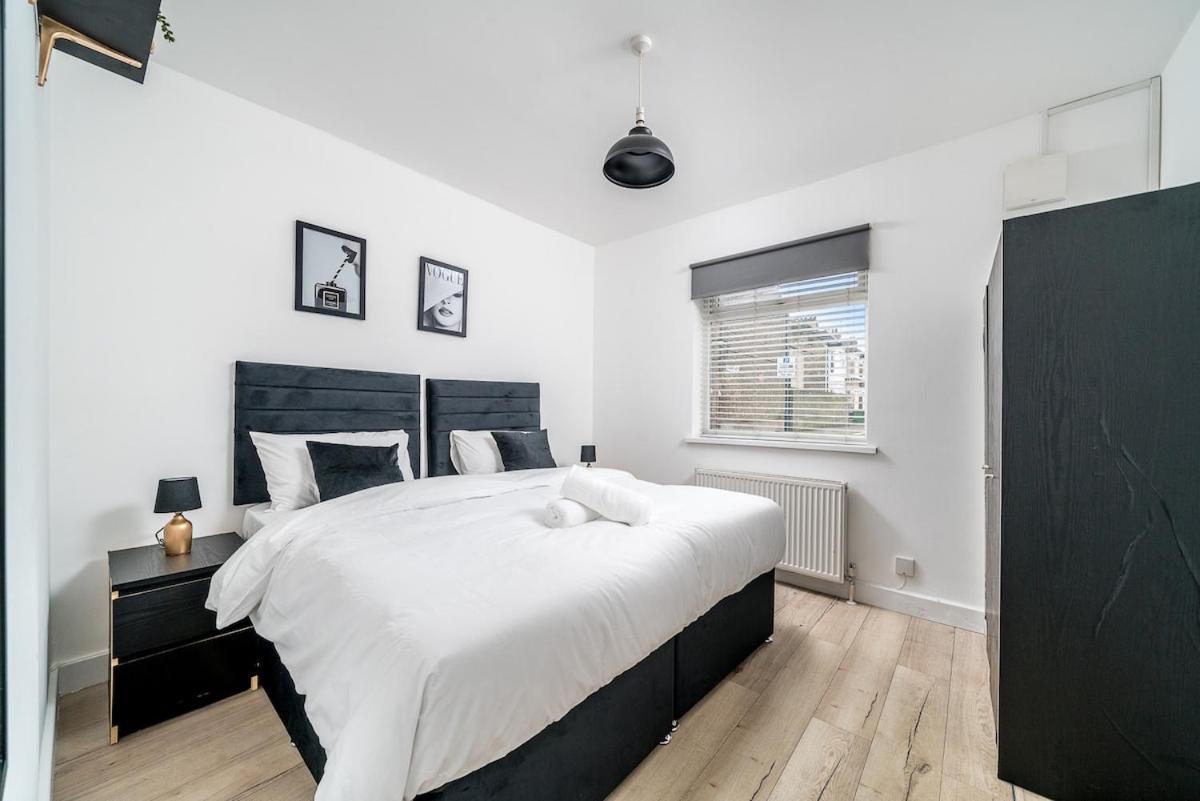 Apartment Canning Town 4 Bed Flat Sleeps 7- For Groups, Families And Contractors- With Free Parking London