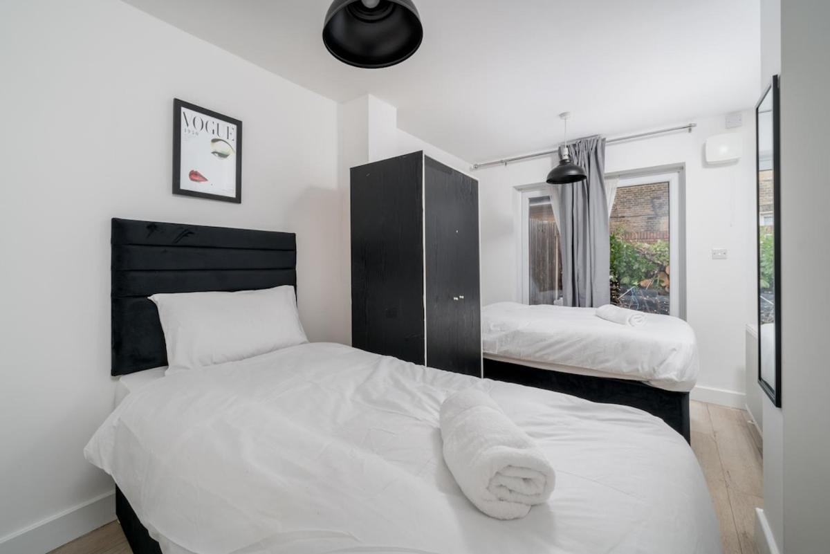 Apartment Canning Town 4 Bed Flat Sleeps 7- For Groups, Families And Contractors- With Free Parking London