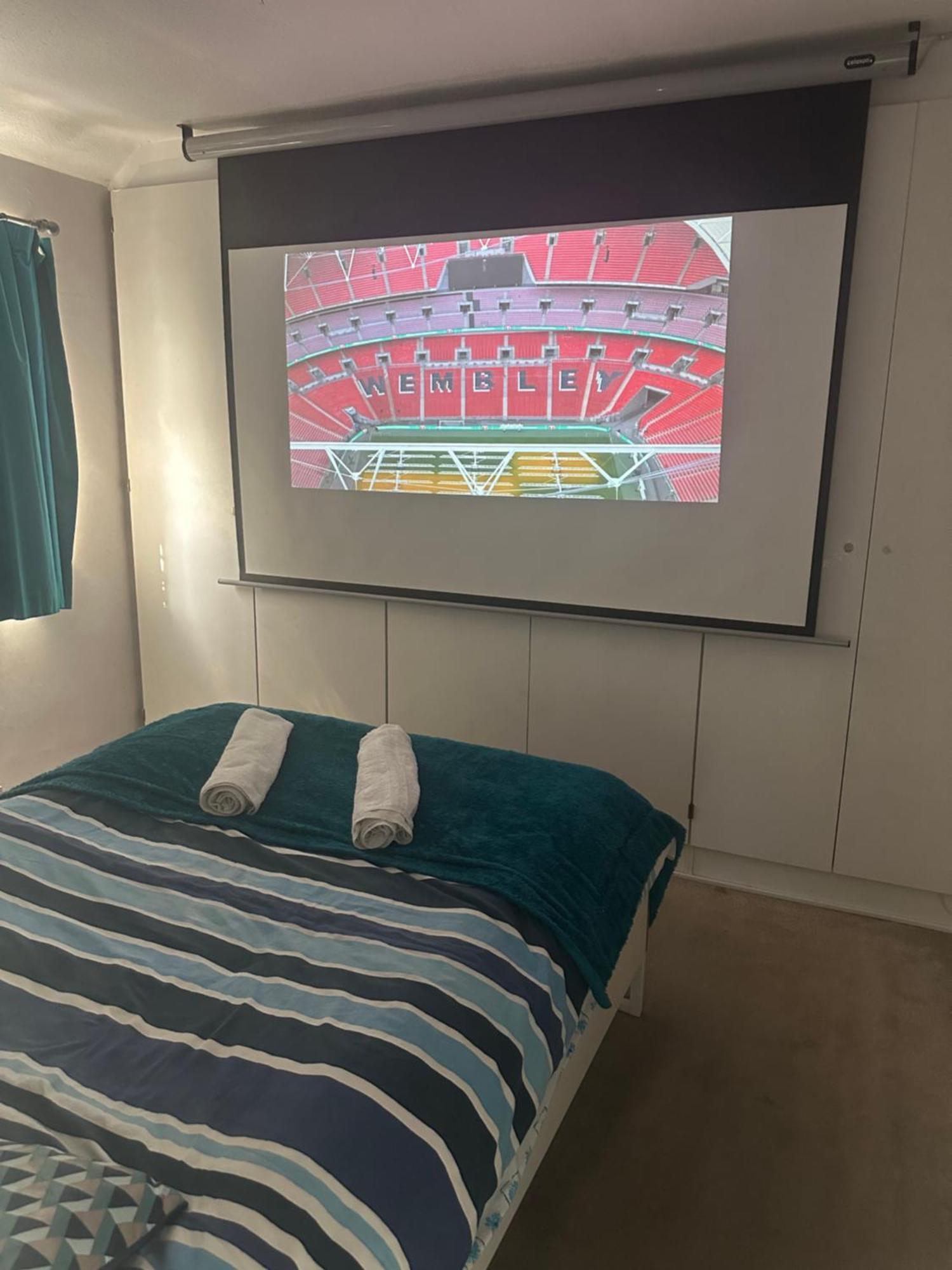 Self-contained En-suite Very Close To Wembley Stadium Gasthuis