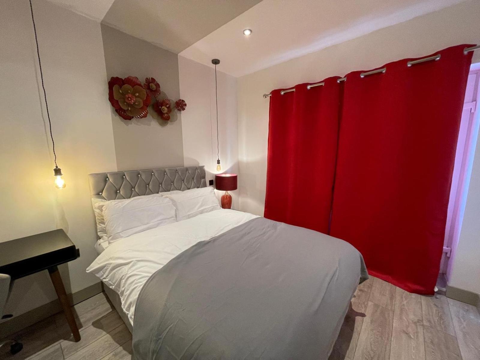 Gasthuis Letzi Premium Cozy Retreat Private En-suite Rooms, Wembley Londen
