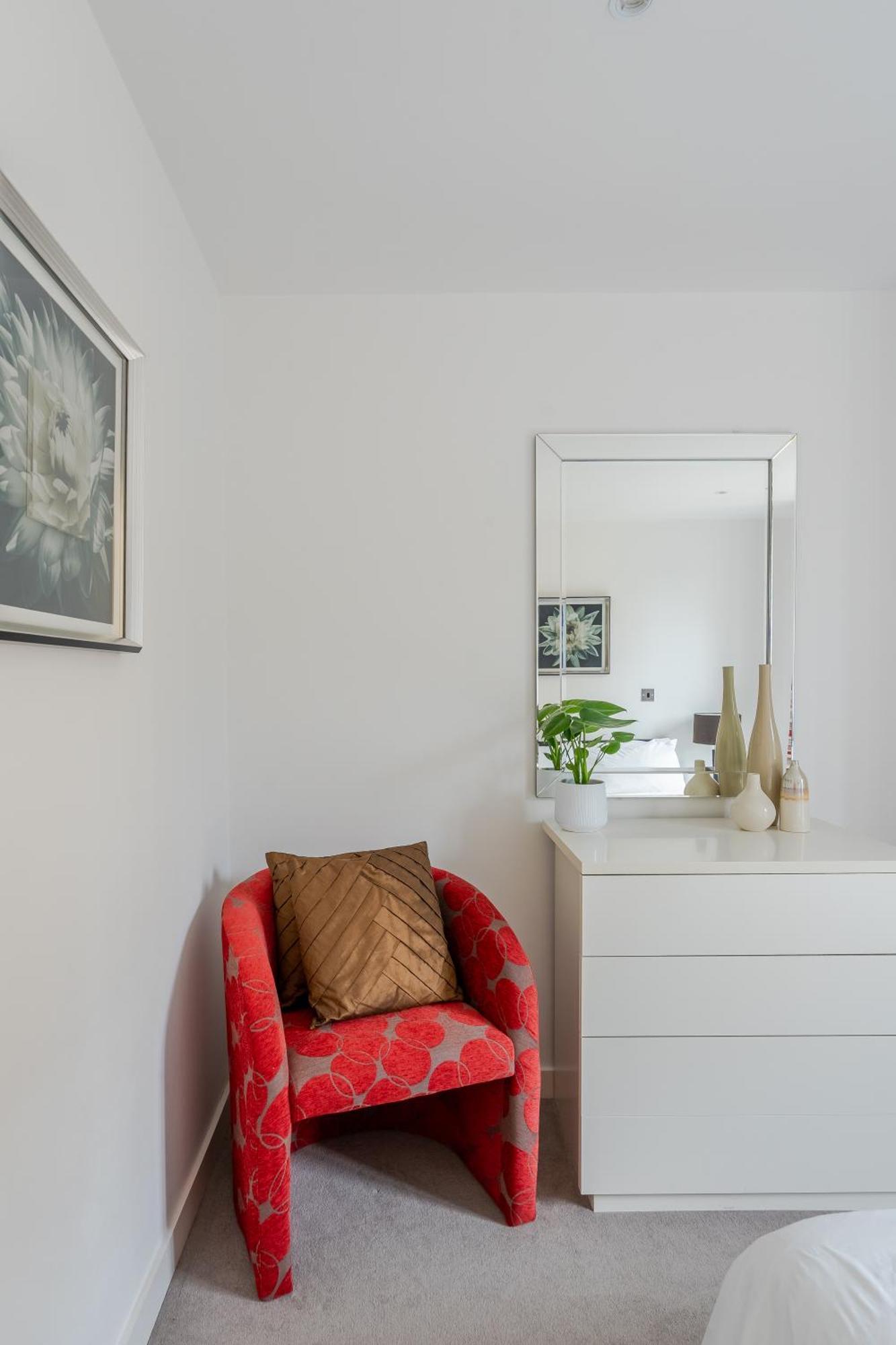 Modern, Stylishly Furnished Apartment, With Wrap Around Balcony In Notting Hill Appartement Londen