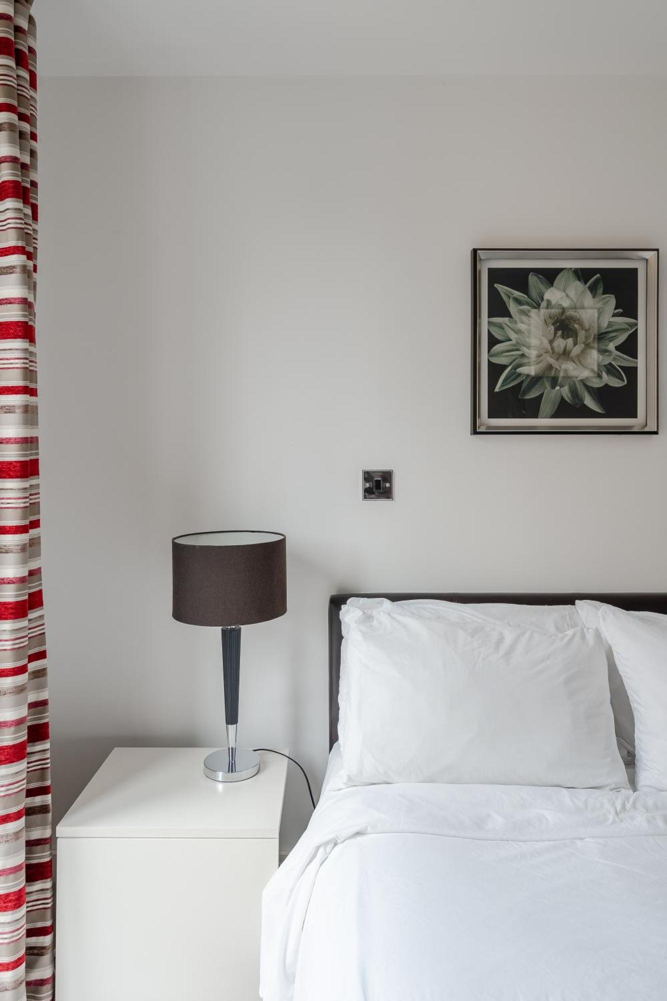 Modern, Stylishly Furnished Apartment, With Wrap Around Balcony In Notting Hill Londen