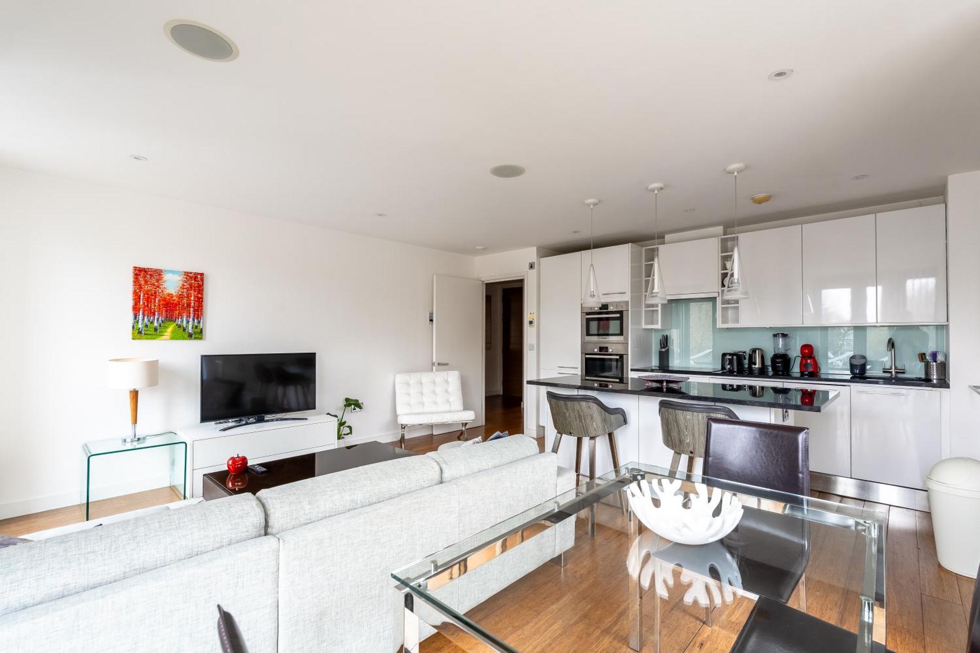 Appartement Modern, Stylishly Furnished Apartment, With Wrap Around Balcony In Notting Hill