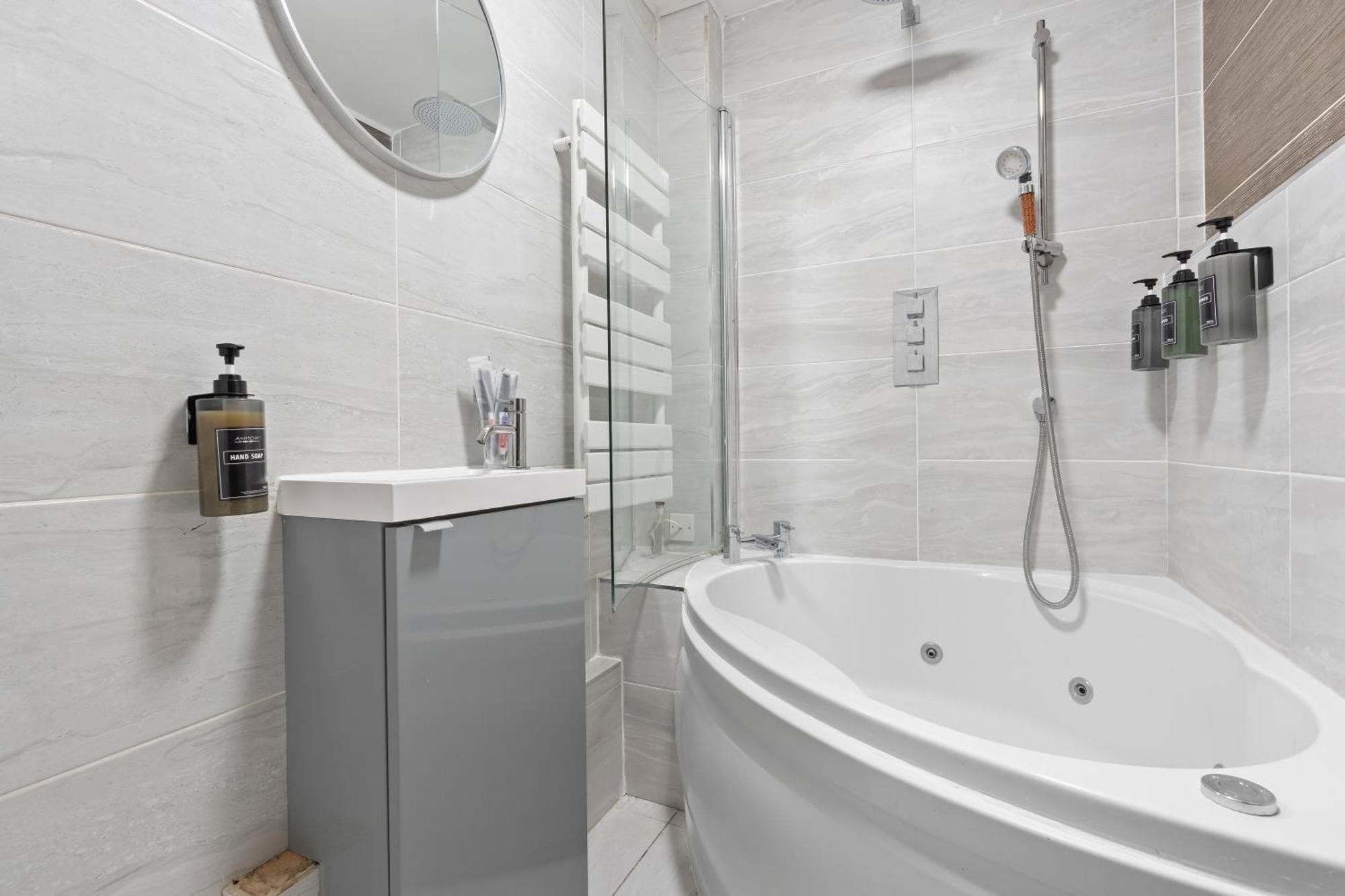 Cosy 3Bed- Sleeps 6 - 02 Arena Canary Wharf Station- Perfect For Contractors, Families And Groups * London