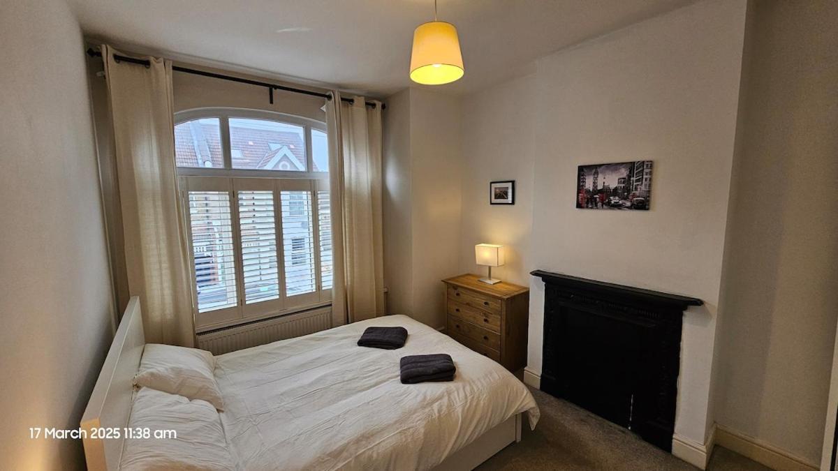 Holiday home Beautiful 4 Bedroom House With Separate Office & Garden *