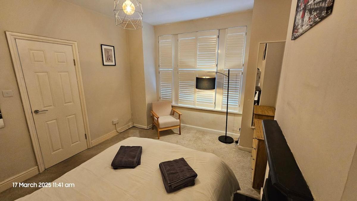 Beautiful 4 Bedroom House With Separate Office & Garden * London