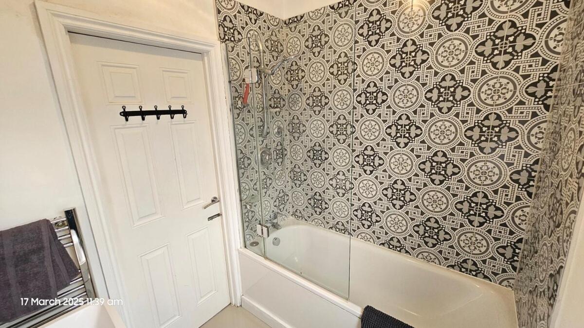 Beautiful 4 Bedroom House With Separate Office & Garden Holiday home