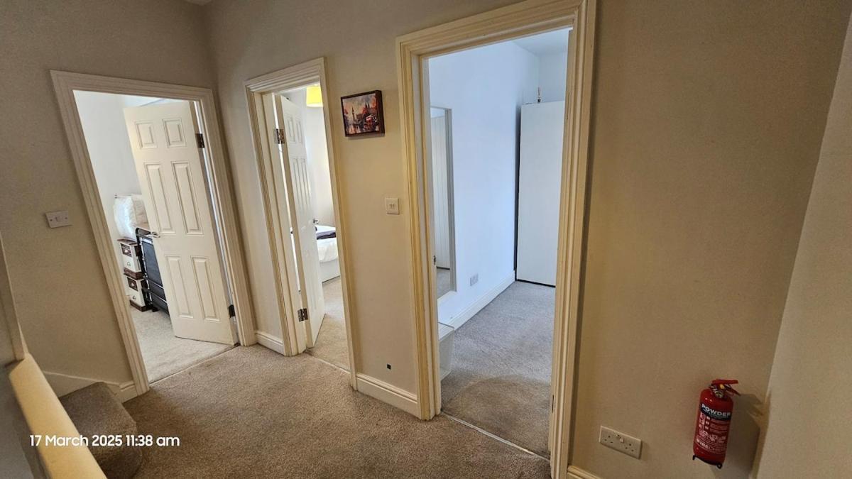 Beautiful 4 Bedroom House With Separate Office & Garden Holiday home *