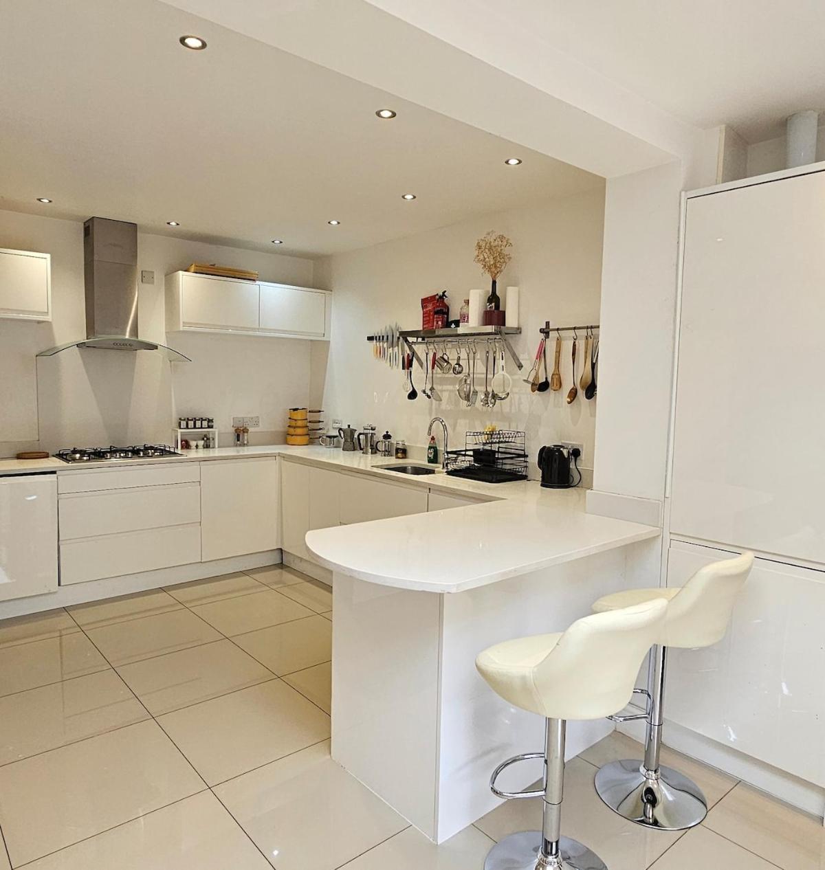 Holiday home Beautiful 4 Bedroom House With Separate Office & Garden *