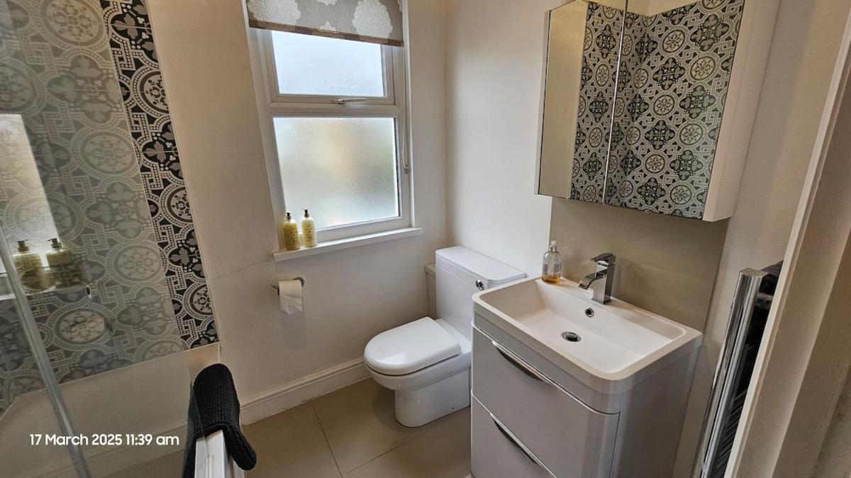 Holiday home Beautiful 4 Bedroom House With Separate Office & Garden London
