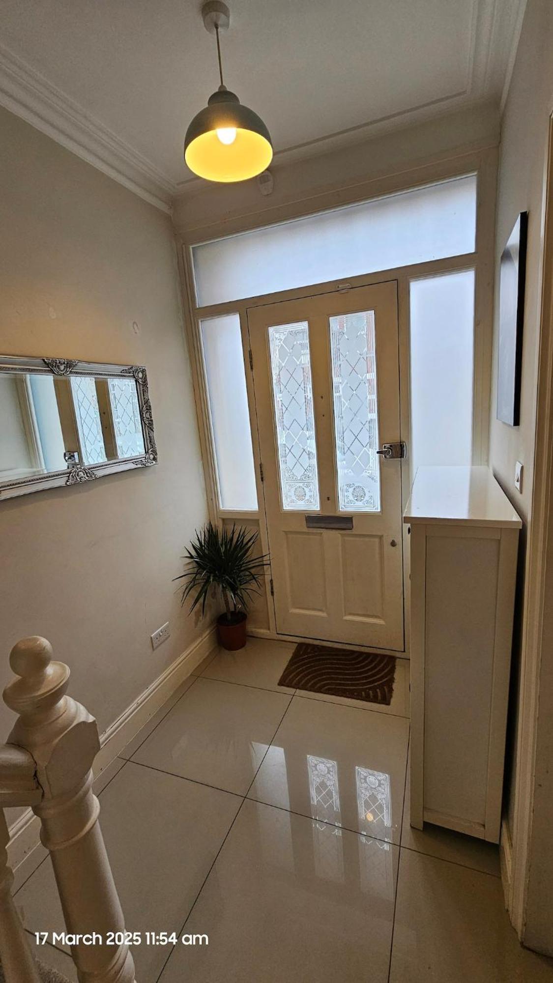 Beautiful 4 Bedroom House With Separate Office & Garden * London