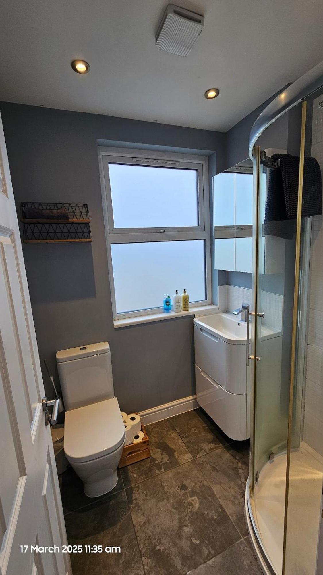 Holiday home Beautiful 4 Bedroom House With Separate Office & Garden *