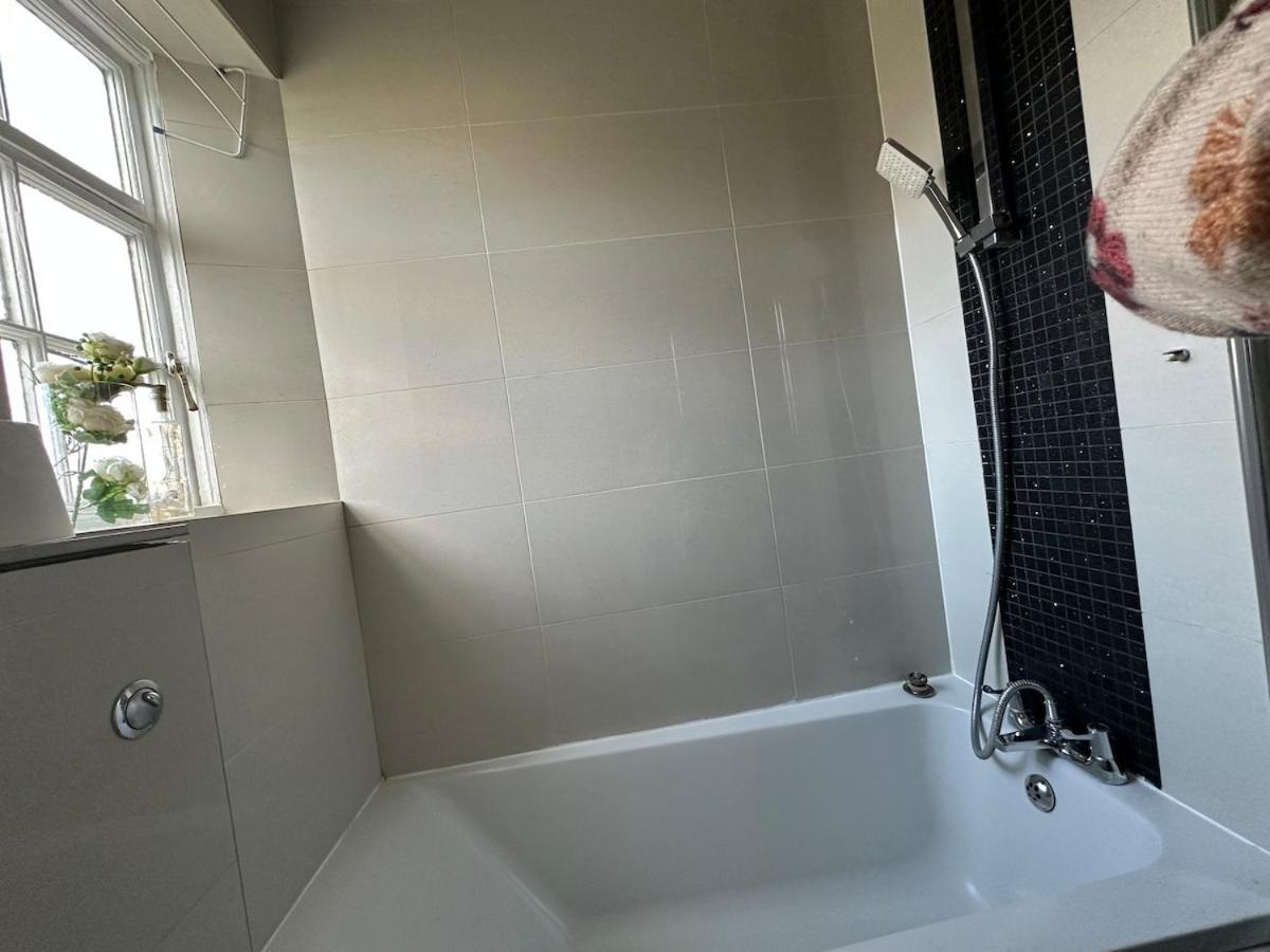 Cosy 2-bed Retreat In Hampstead London
