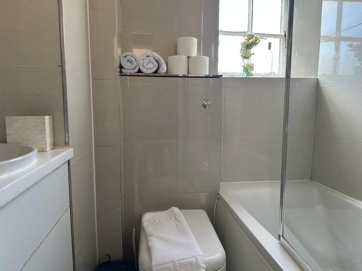Cosy 2-bed Retreat In Hampstead London