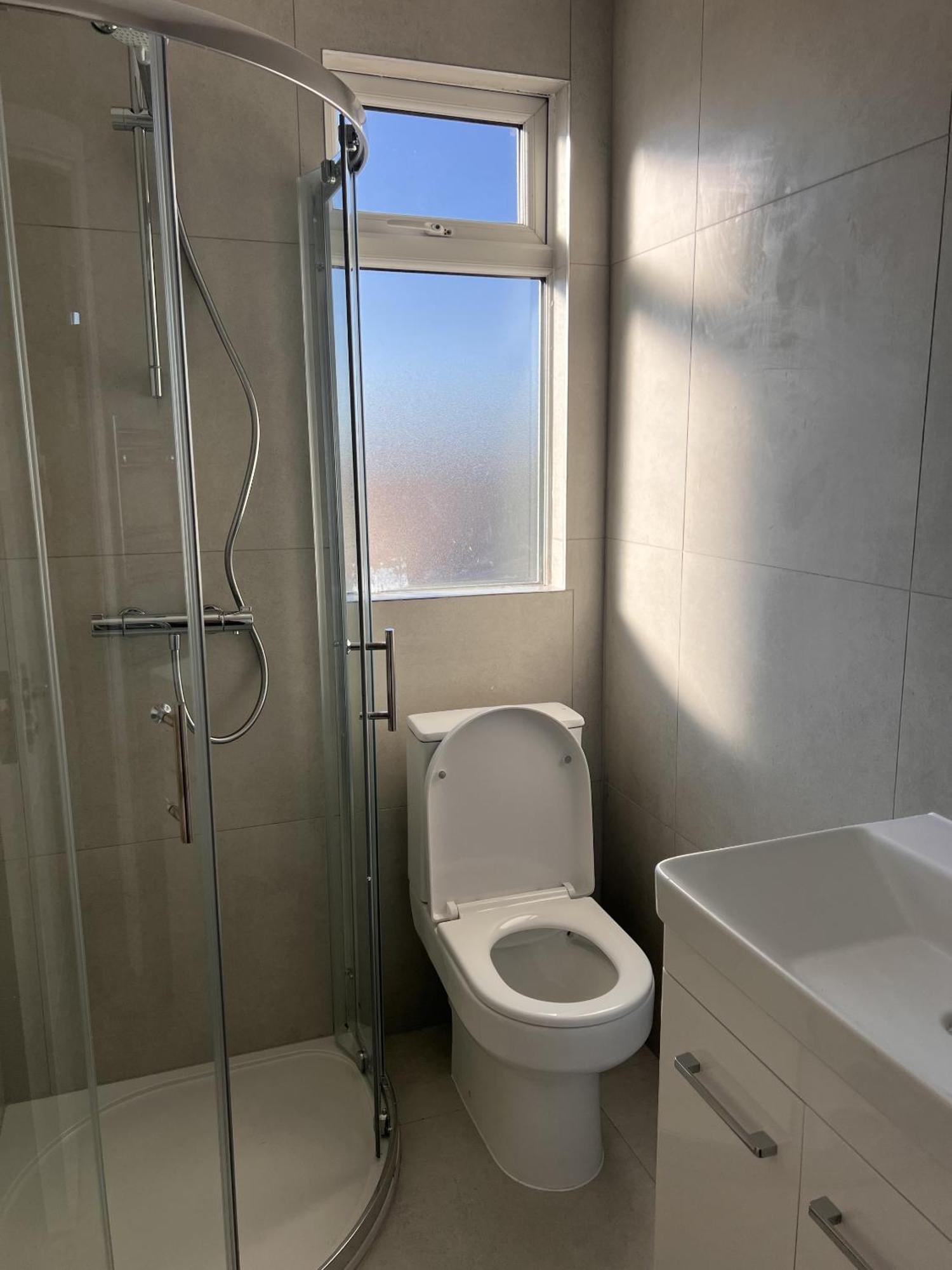 Zozy Clitterhouse Guest house London