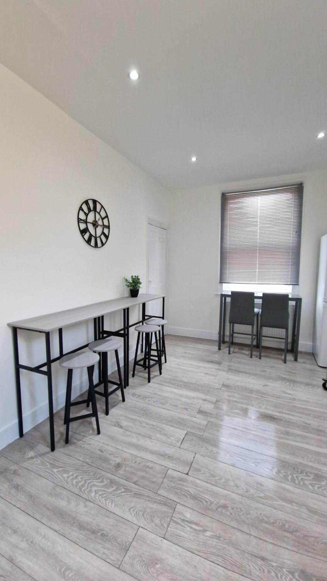 Holiday home 3 Bedrooms House With Parking London