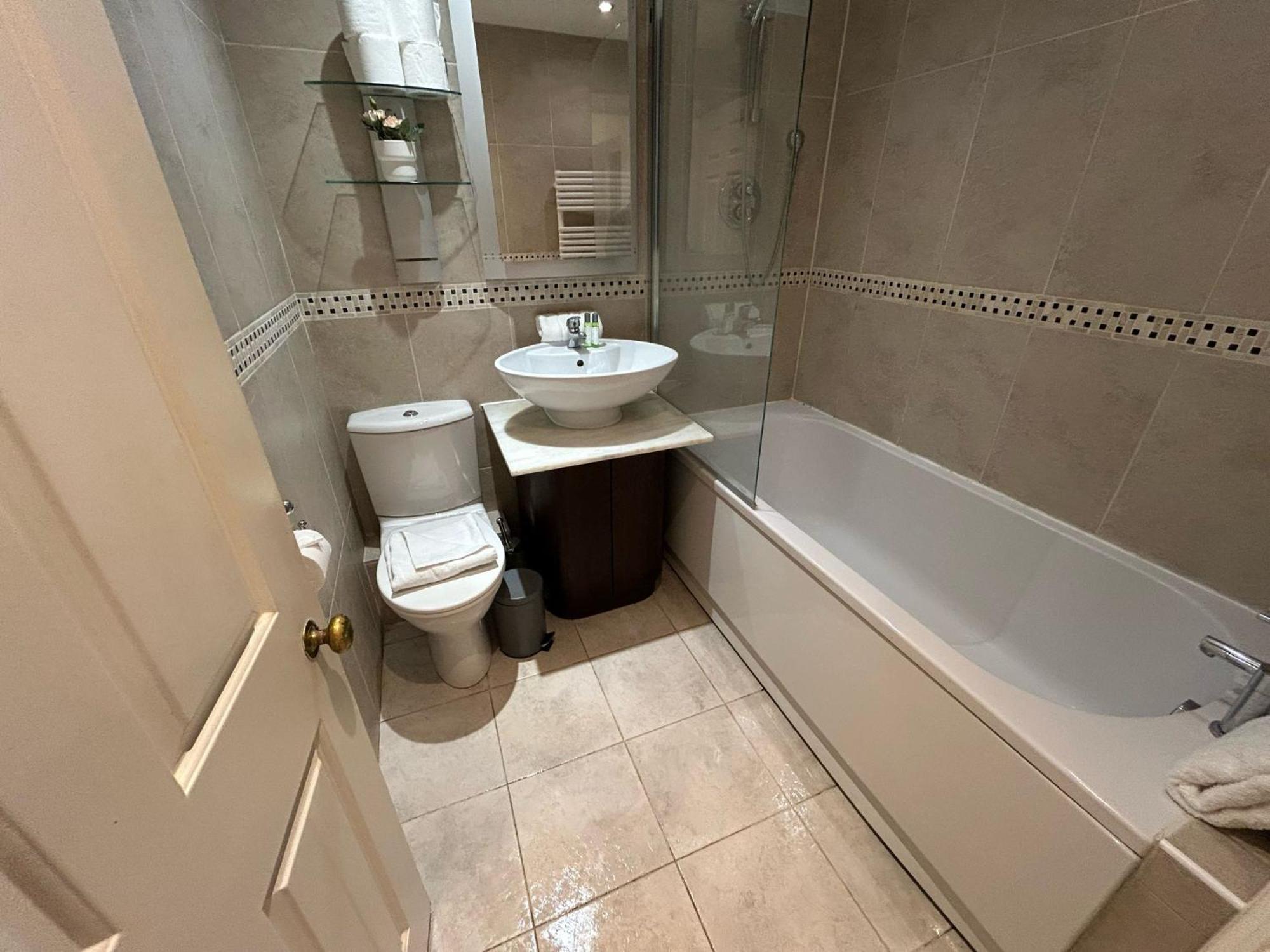Flat With A Garden In Clapham Apartment *