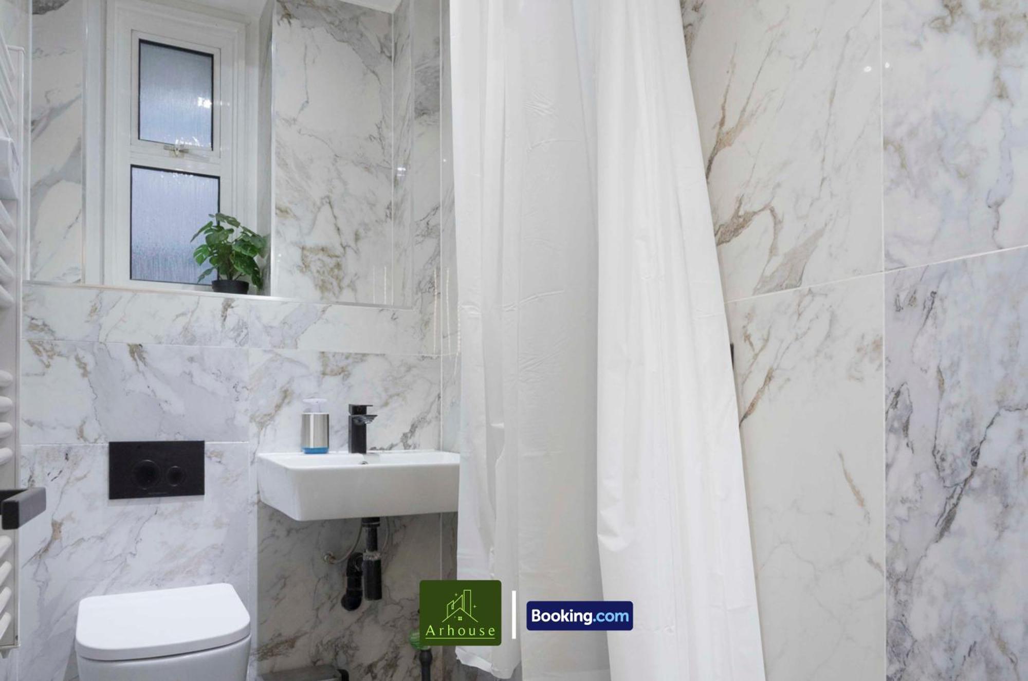 2 Bedroom By Arhouse Short Lets & Serviced Oxford St With Free Wifi Appartement