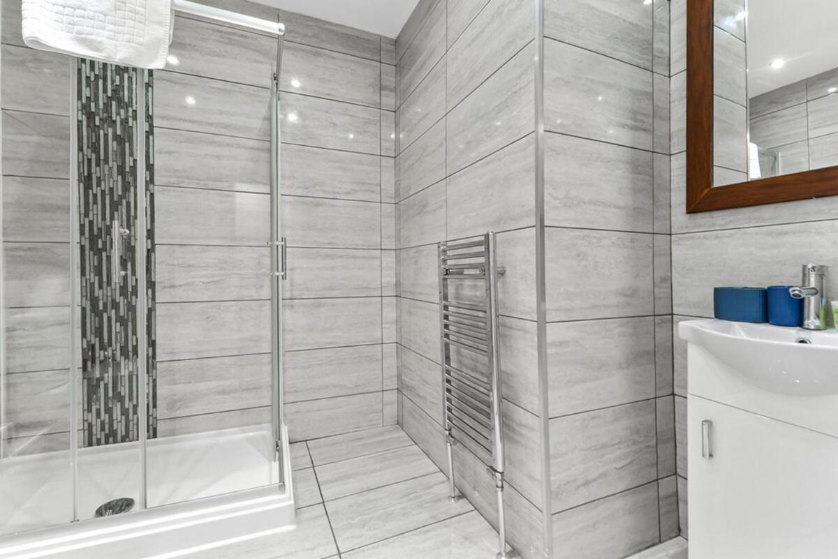 Charming 3br Flat With Ensuite Master And Balcony Apartment London