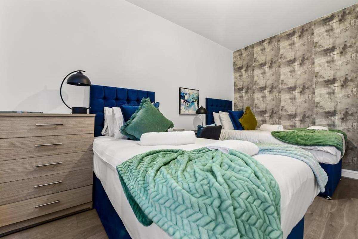 Apartment Charming 3br Flat With Ensuite Master And Balcony *