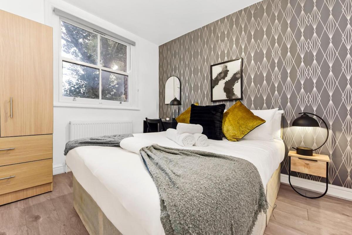 Charming 3br Flat With Ensuite Master And Balcony Apartment