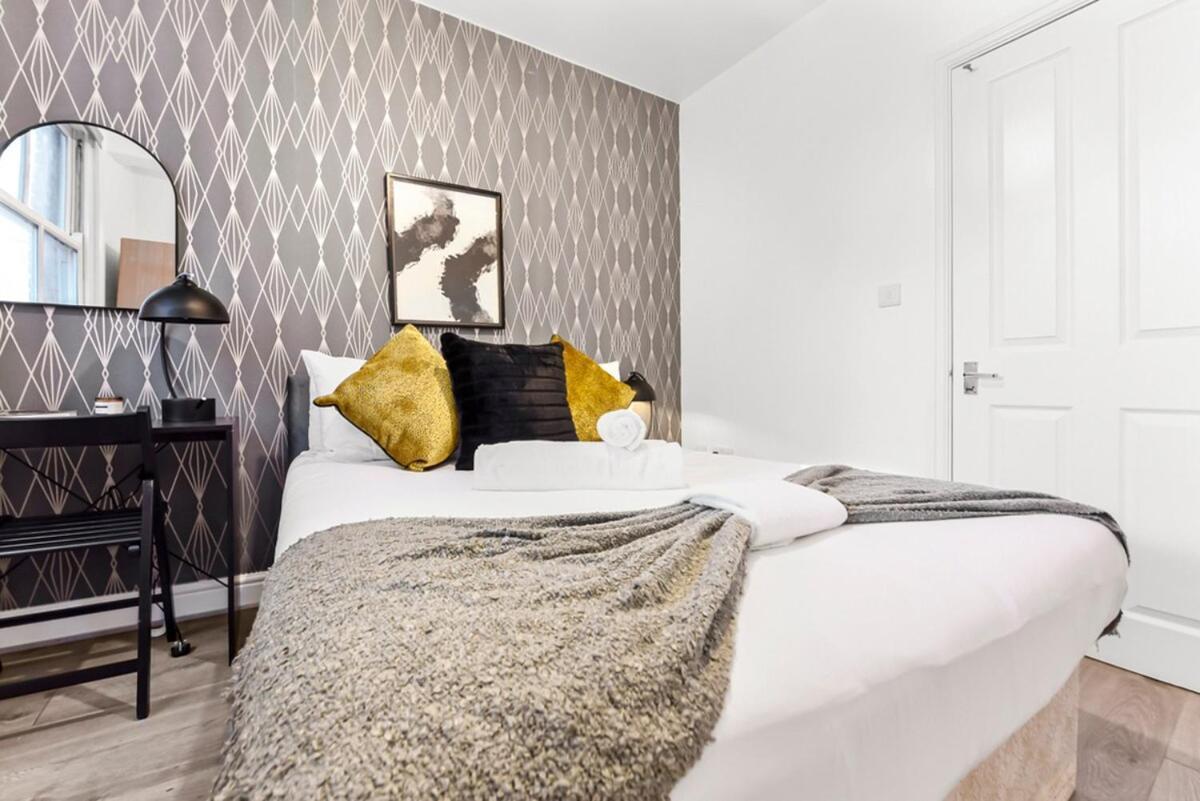 Charming 3br Flat With Ensuite Master And Balcony Apartment London