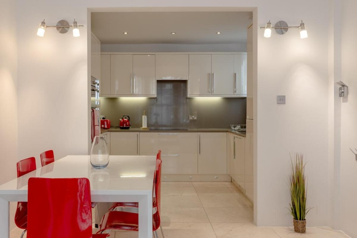 Bright Modern Large 1 Bed Flat In Battersea Clapham Junction London
