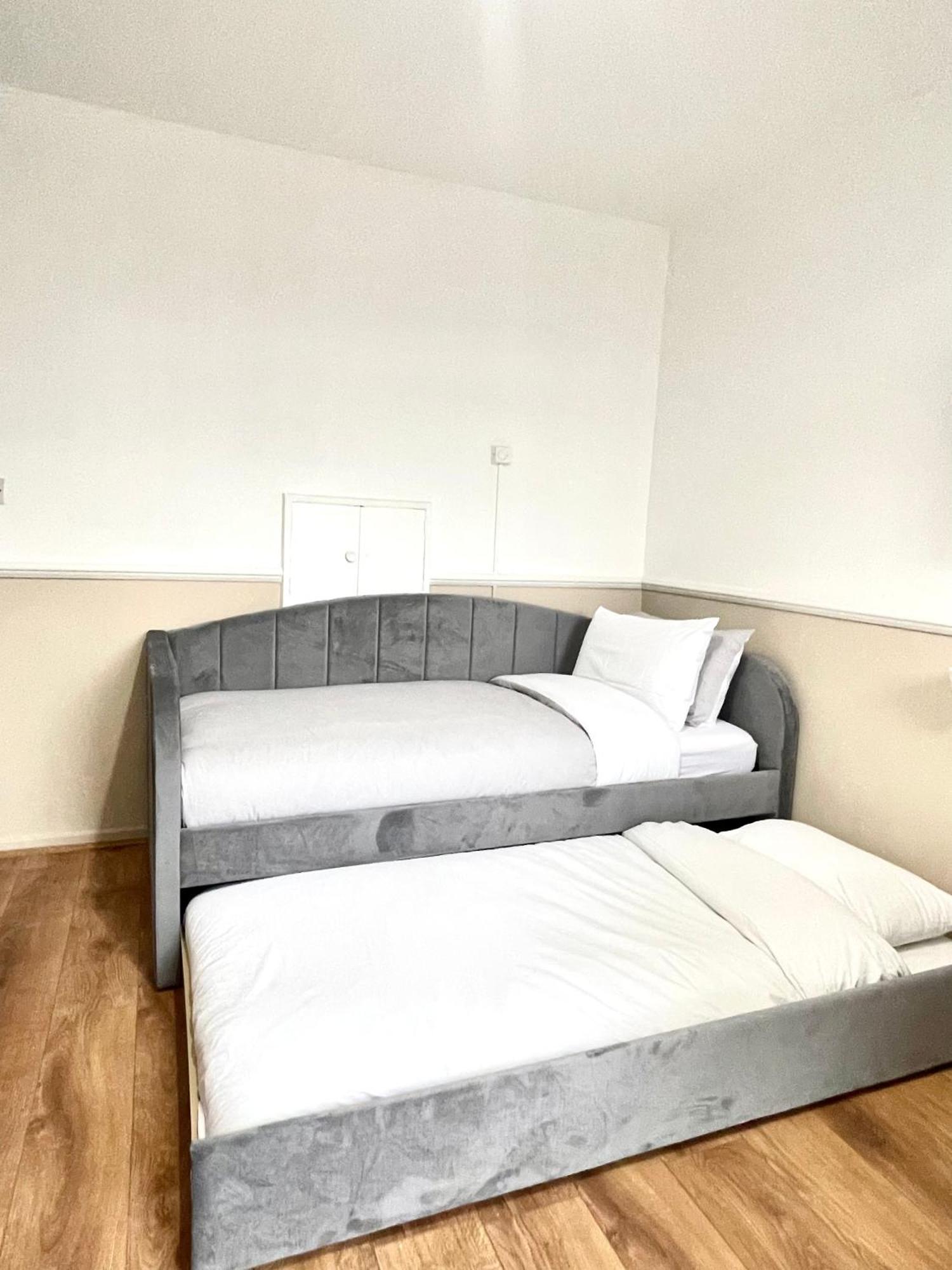 6 Beds London