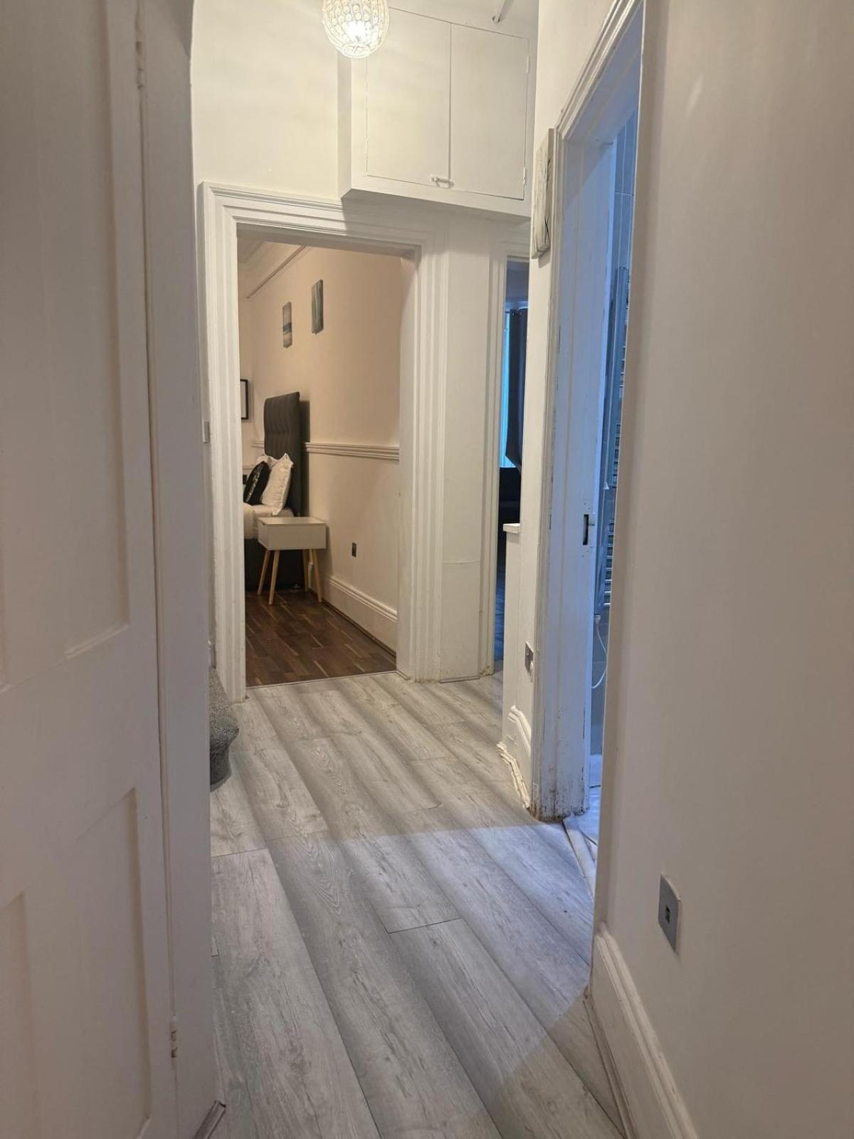 Apartment C44- Spacious Split Level Flat Near Edgware Road London