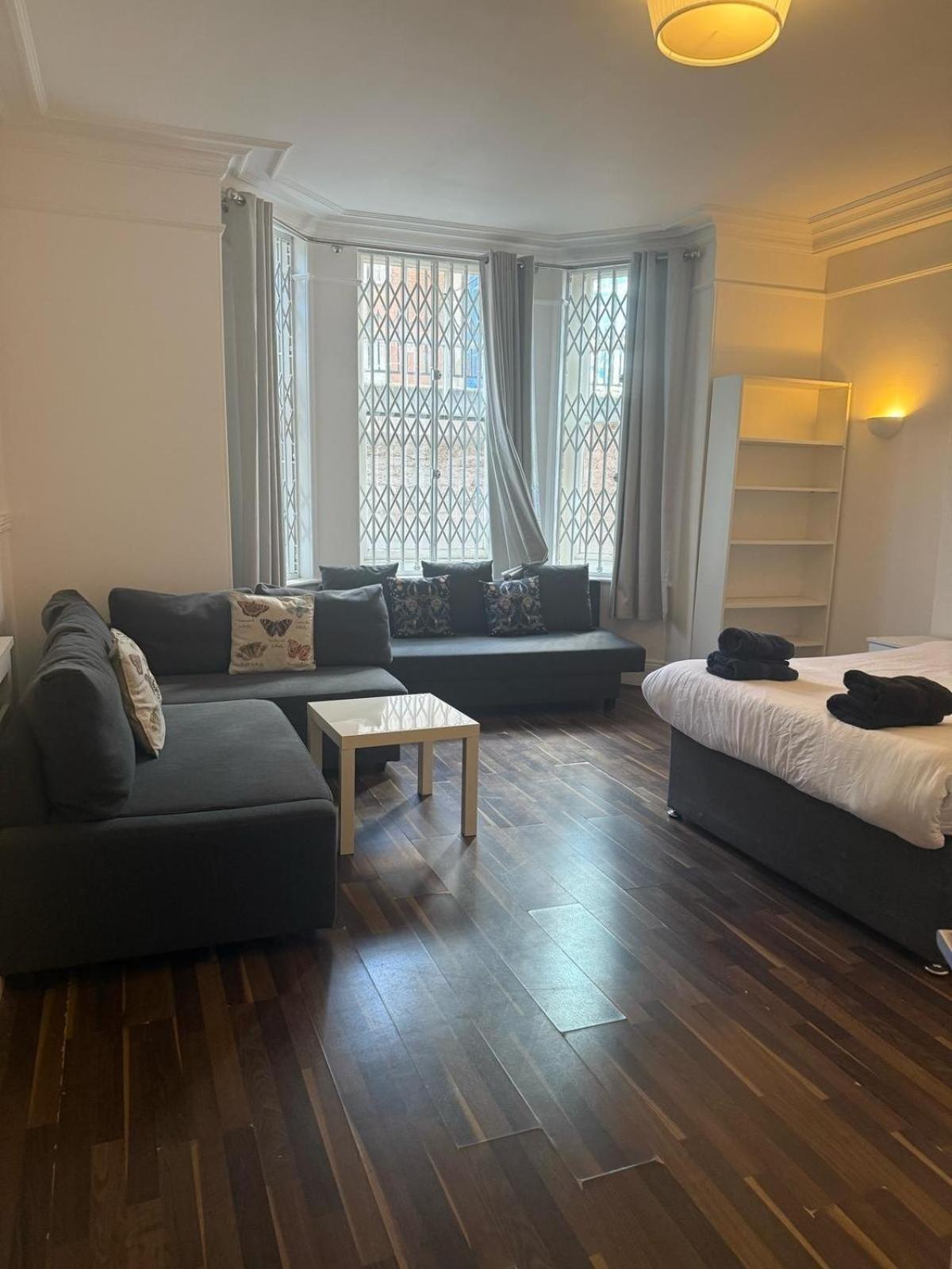 C44- Spacious Split Level Flat Near Edgware Road * London